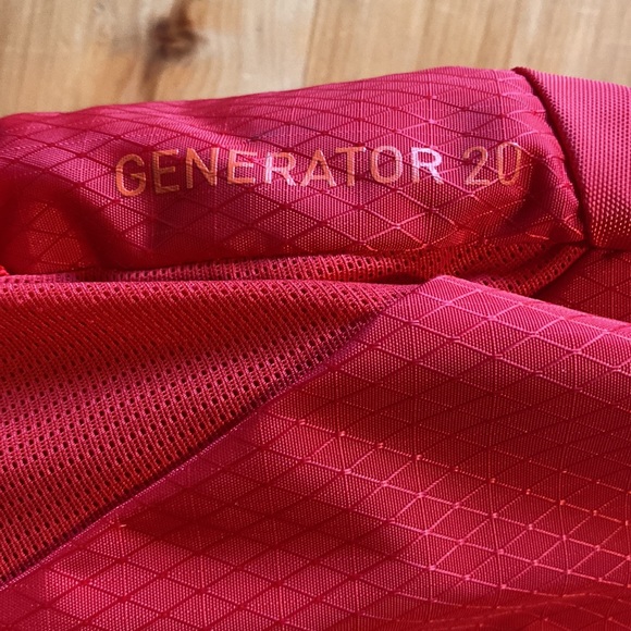 🏔️NWT: HELLY HANSEN✨ Unisex Generator Backpack - 20L - Picture 16 of 16